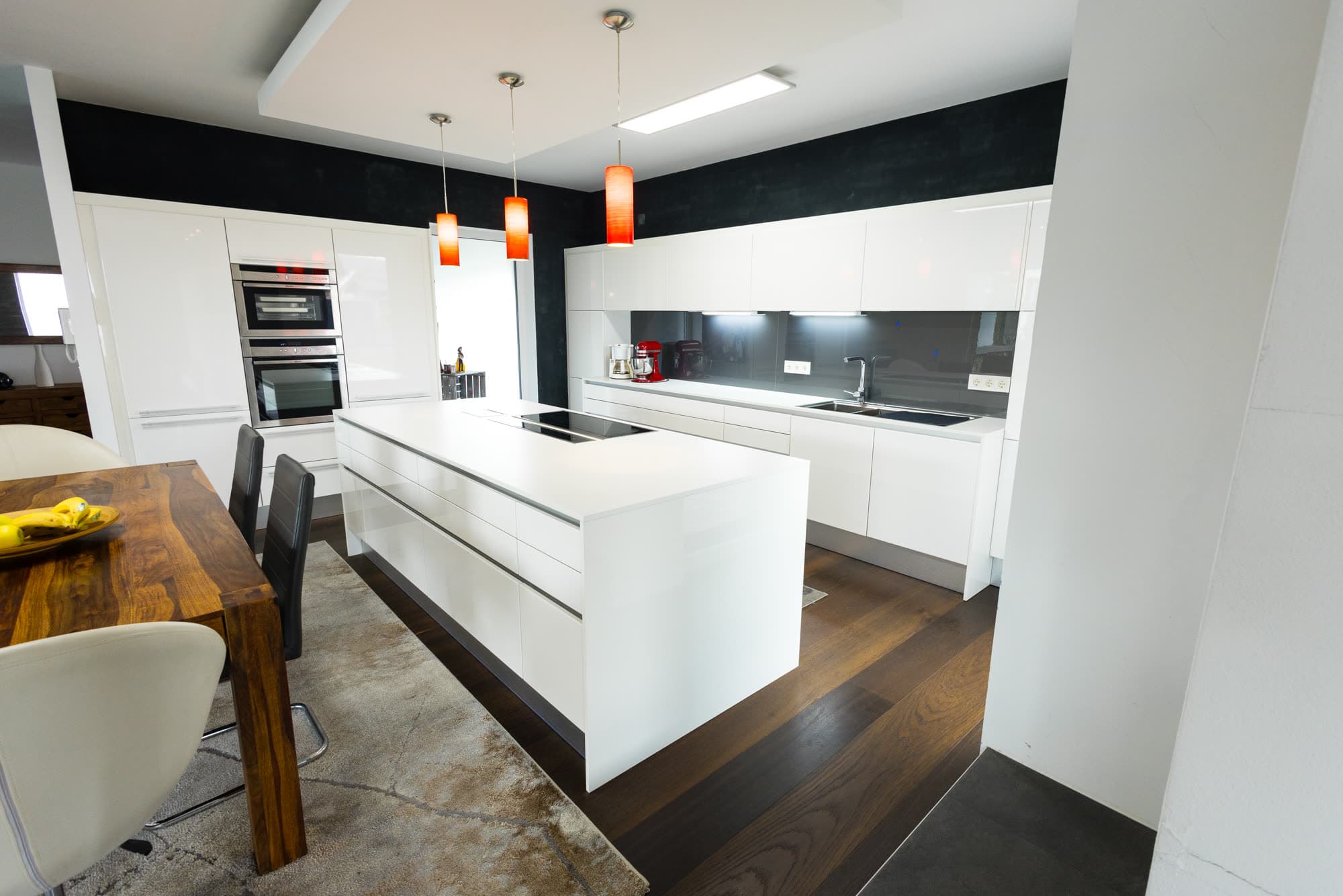 Küche — Offen, und trotzdem der Mittelpunkt.